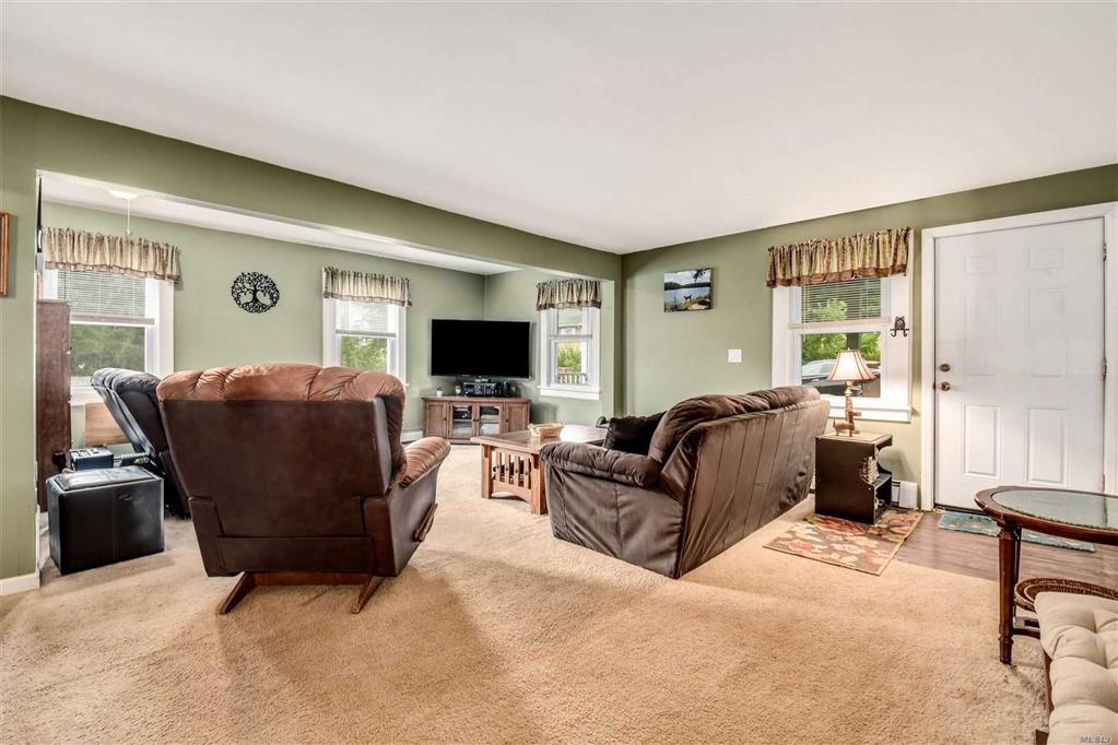 76 Magnolia Dr Kings Park Kings Park NY 11754