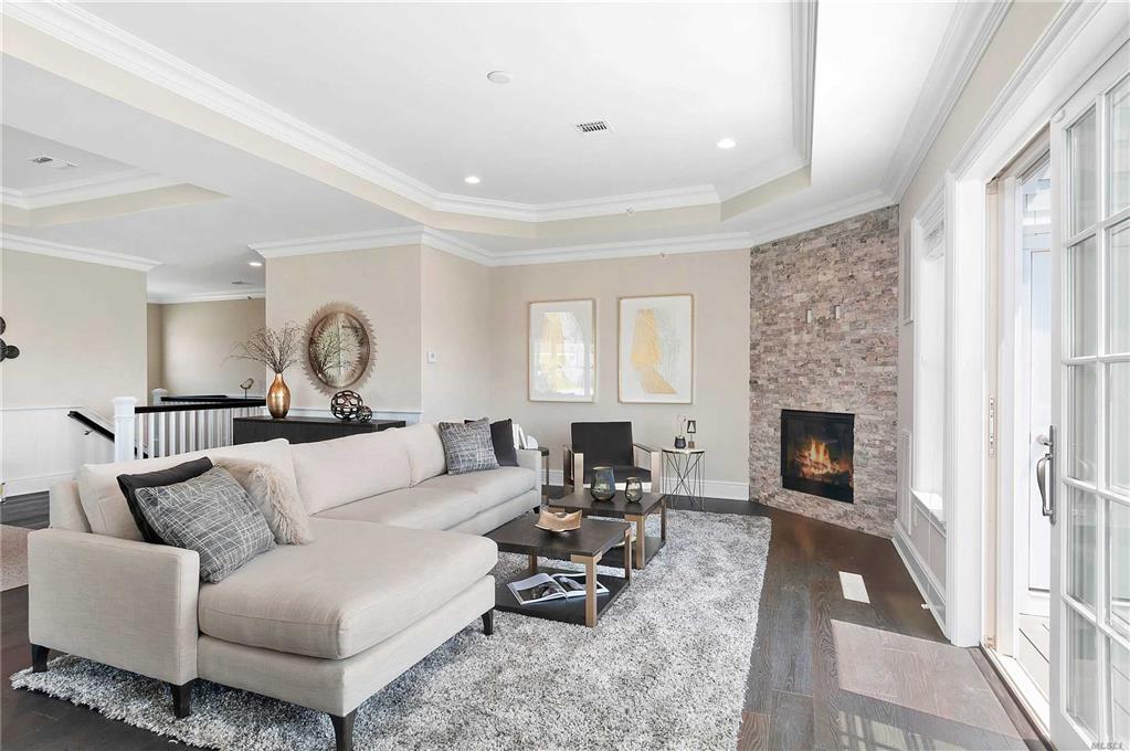 14 Village Green Dr Southampton Southampton NY 11968