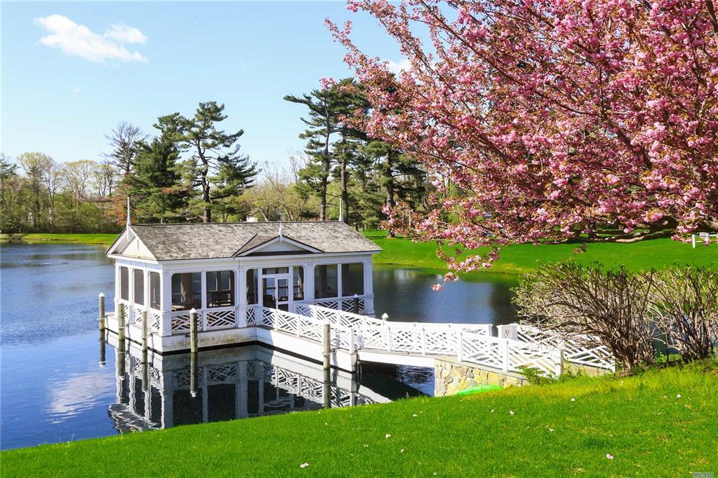 6 Stable Ln Old Westbury Old Westbury NY 11568