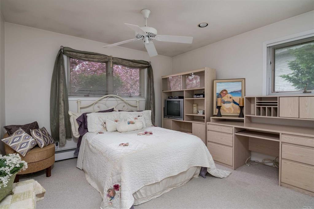 26 Club Dr Massapequa Massapequa NY 11758