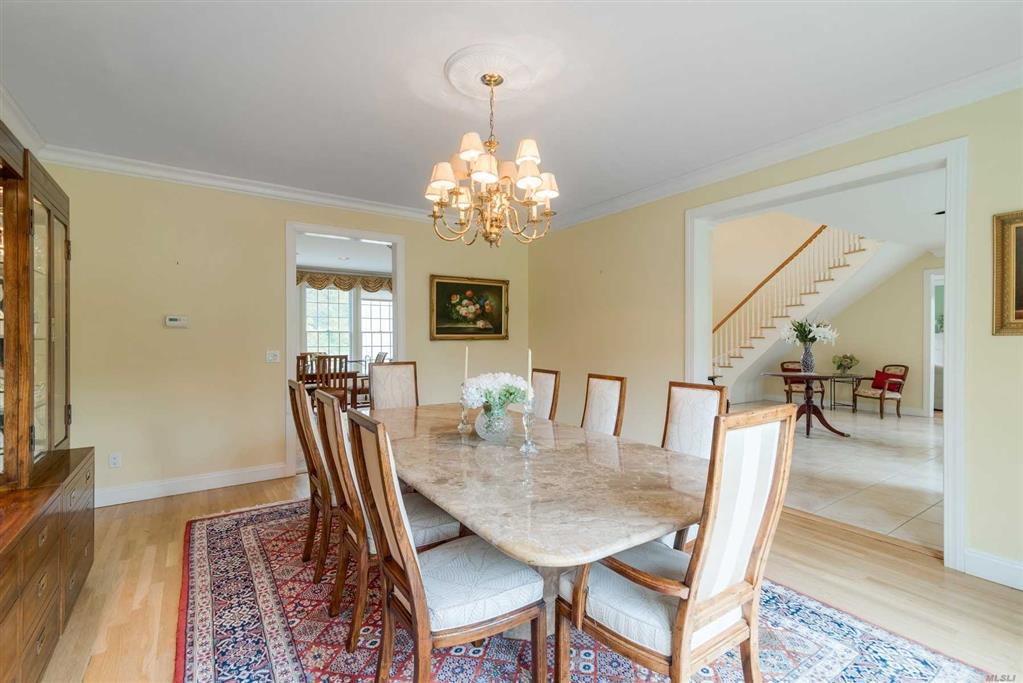 41 Windsor Dr Muttontown Muttontown NY 11753
