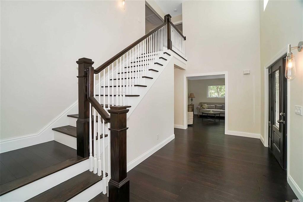 15 Jefferson St Lake Grove Lake Grove NY 11755