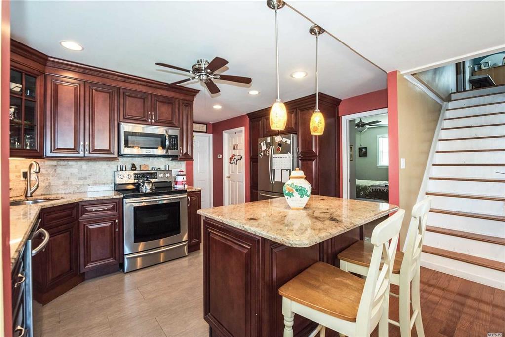 1 Berkeley Pl Massapequa Massapequa NY 11758