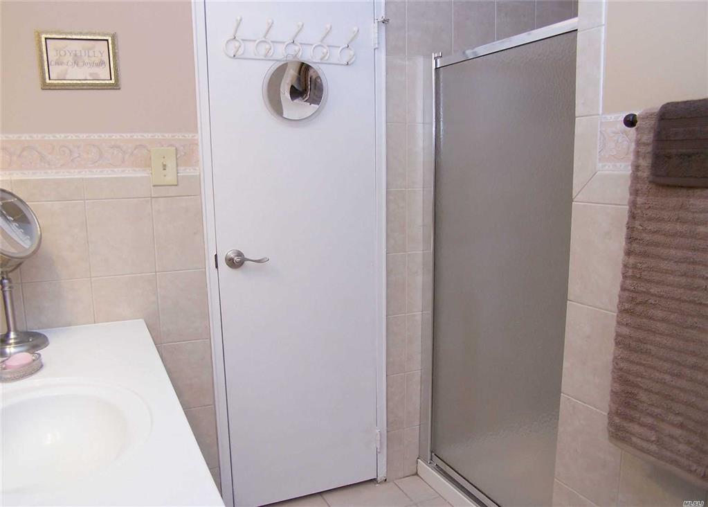 7 Glen Hollow Dr Holtsville Holtsville NY 11742