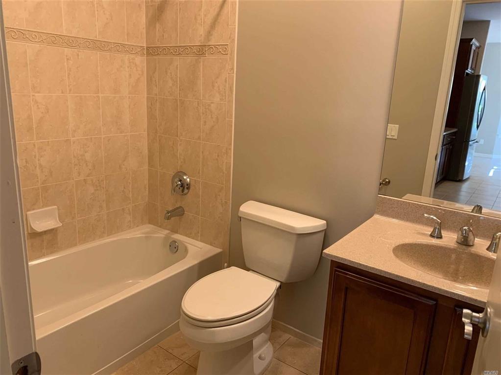 1 Newcastle Ct Riverhead Riverhead NY 11901