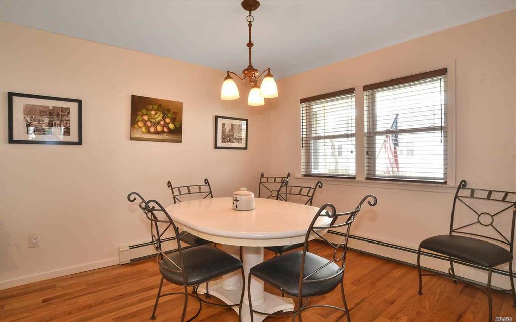 4 Lauren Ln Bayville Bayville NY 11709