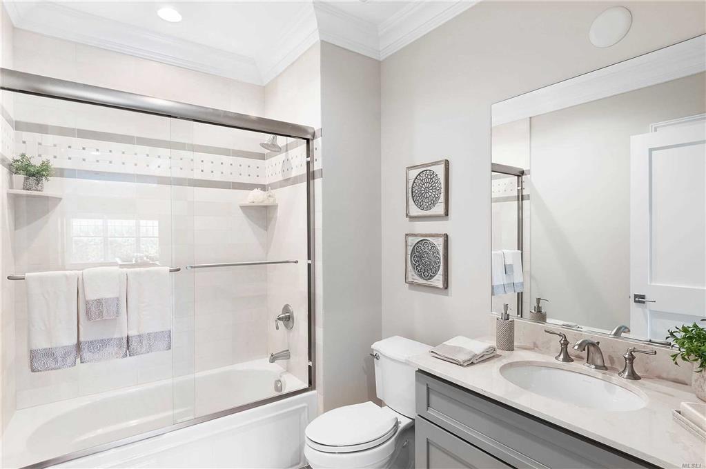 14 Village Green Dr Southampton Southampton NY 11968