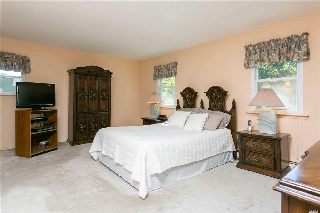 7 Lt John A Olsen Ln St. James St. James NY 11780