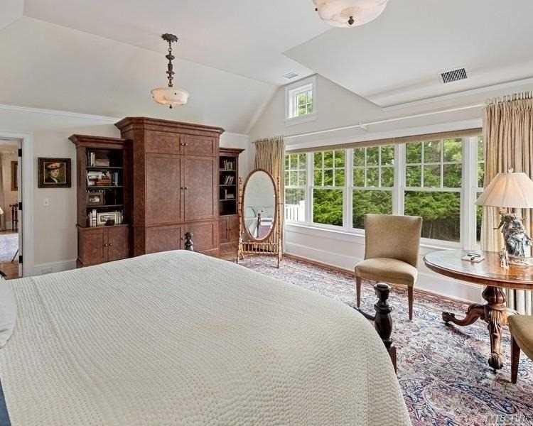 14 Bob White Ln Remsenburg Remsenburg NY 11960