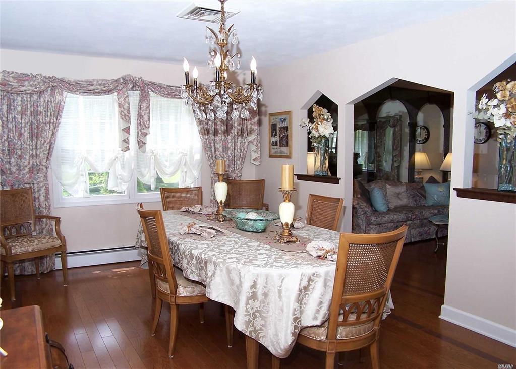 23 Valley St Ronkonkoma Ronkonkoma NY 11779