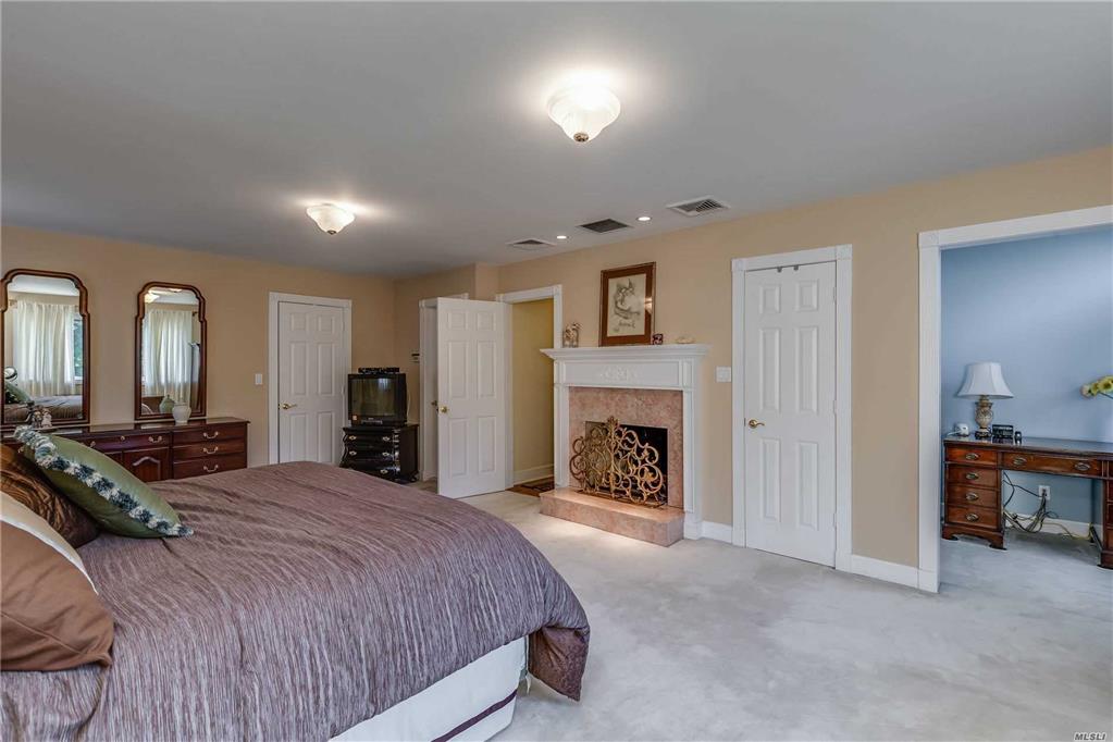 25 Hewlett Ln Port Washington Port Washington NY 11050