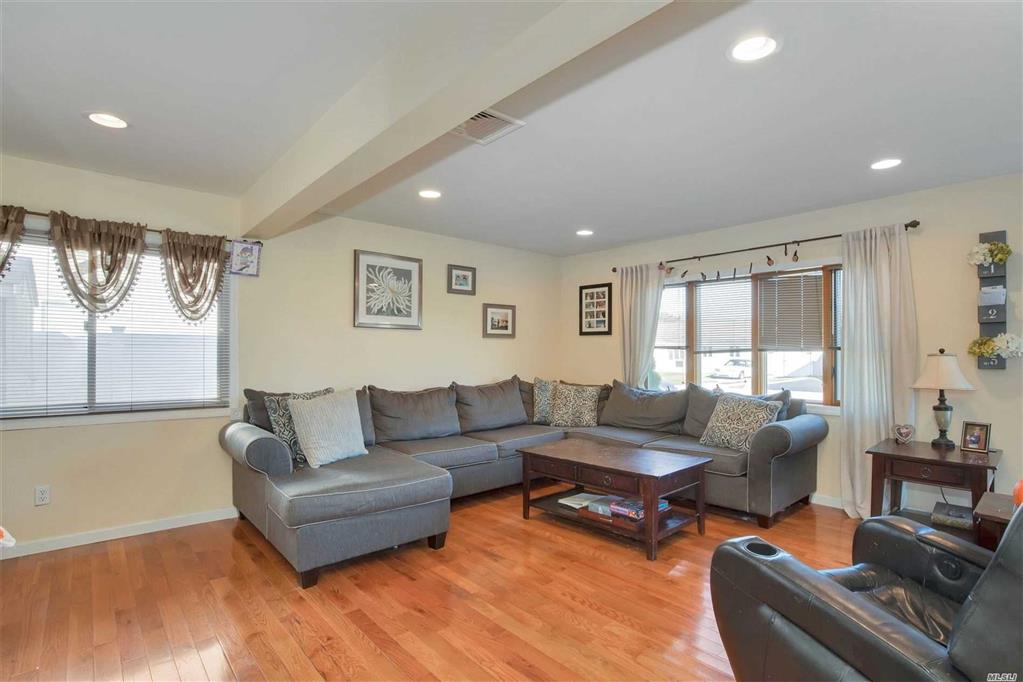 214 Division Ave Massapequa Massapequa NY 11758