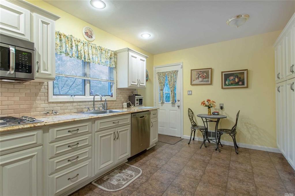 60 Gildare Dr E. Northport E. Northport NY 11731