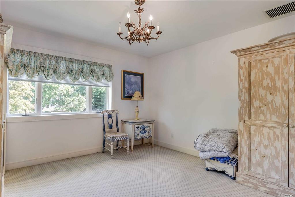 25 Hewlett Ln Port Washington Port Washington NY 11050