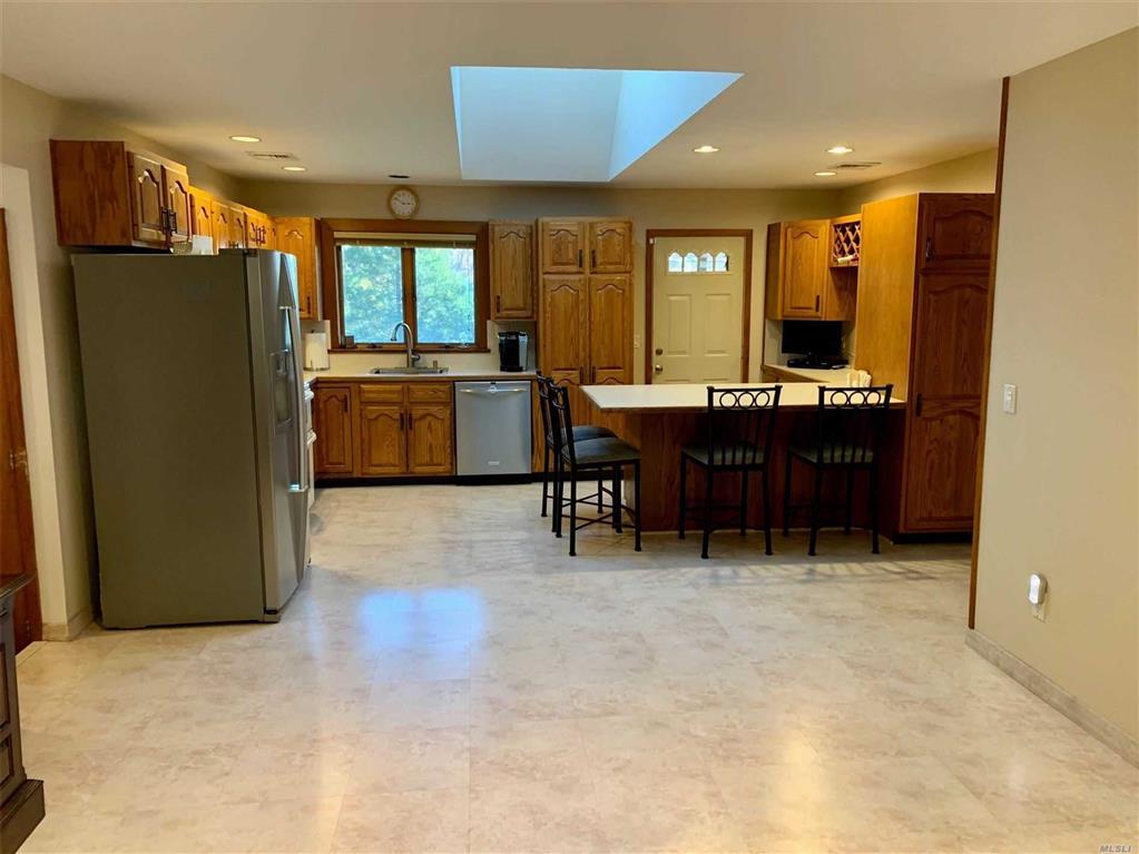 36 Dogwood Ave Farmingville Farmingville NY 11738