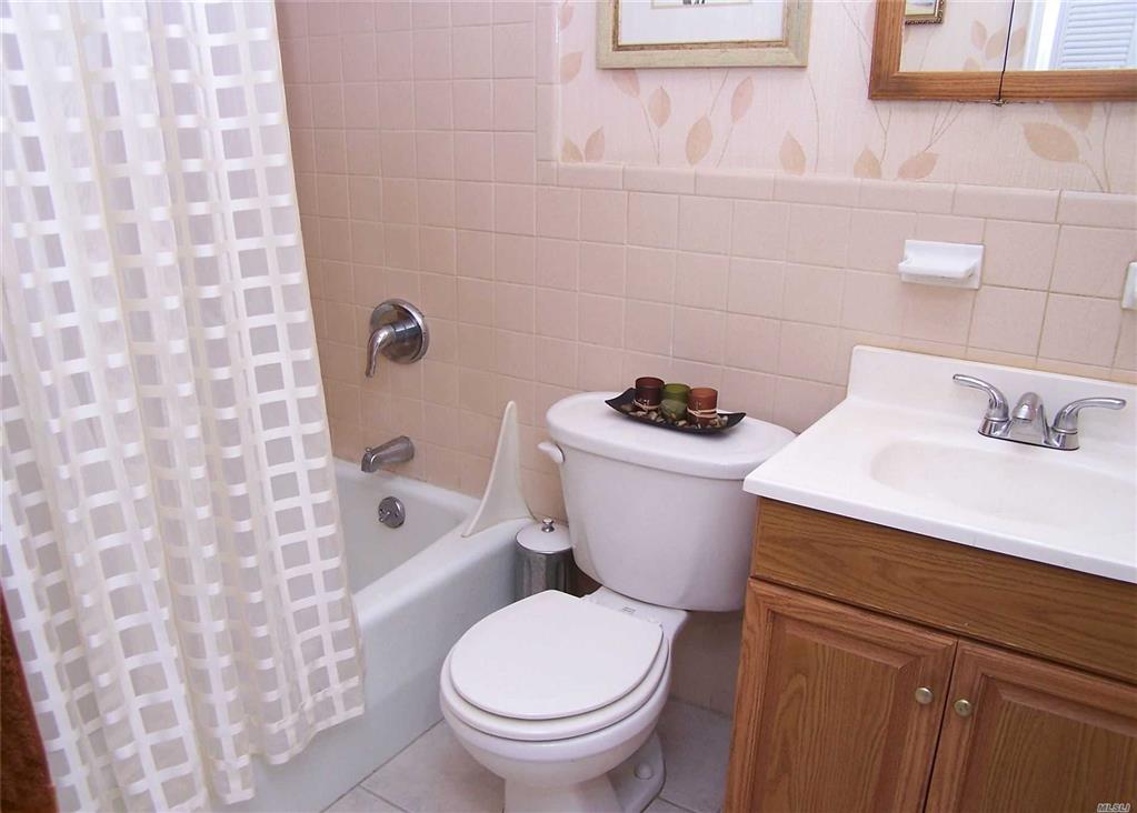 7 Glen Hollow Dr Holtsville Holtsville NY 11742