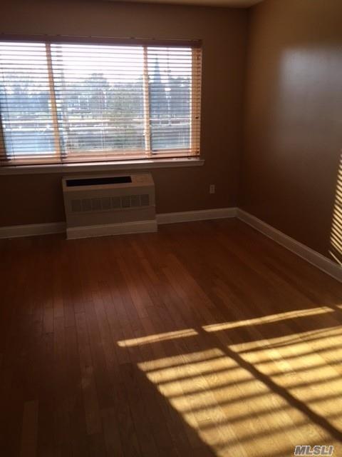 130 Post Ave Westbury Westbury NY 11590