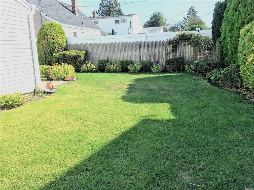 138 Haverford Rd Hicksville Hicksville NY 11801