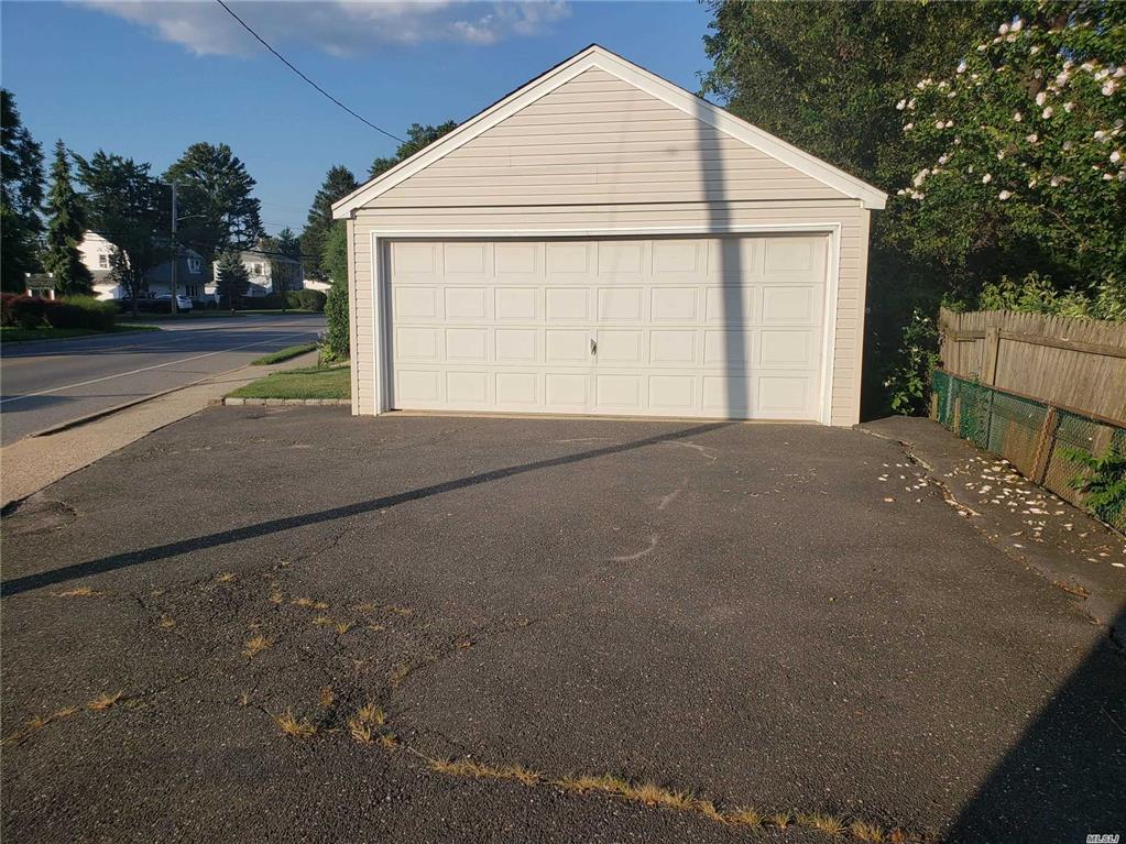 147 Concord St Westbury Westbury NY 11590