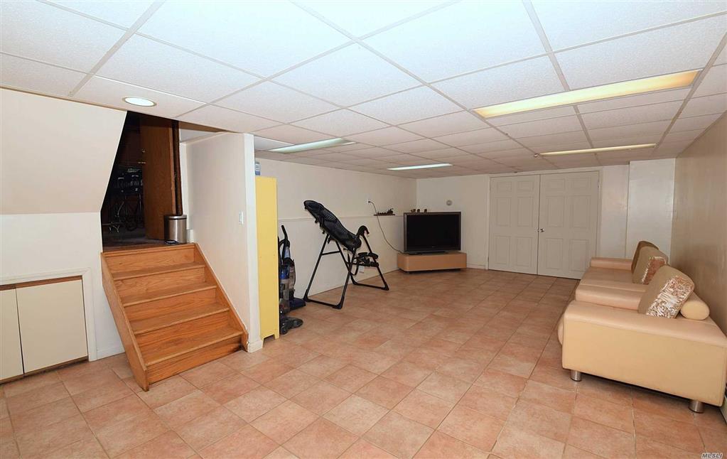 105 Woodhill Ln Manhasset Manhasset NY 11030