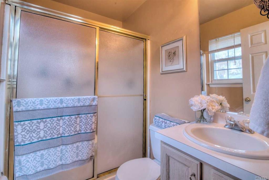 99 Tallmadge Trl Miller Place Miller Place NY 11764