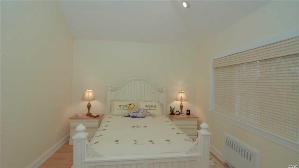 9 Duckwood Ln Hampton Bays Hampton Bays NY 11946