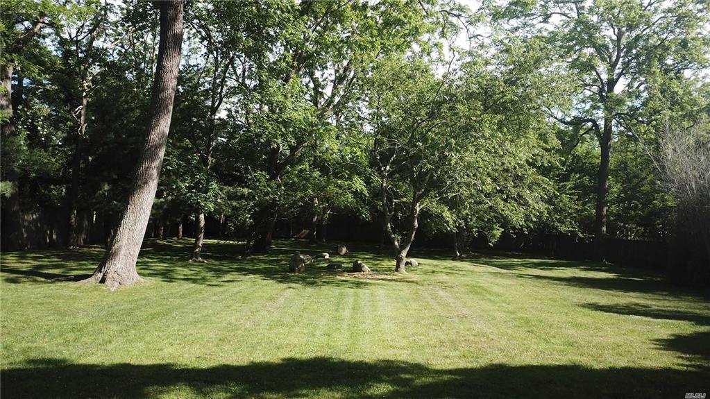 31 Evergreen Ave East Moriches East Moriches NY 11940