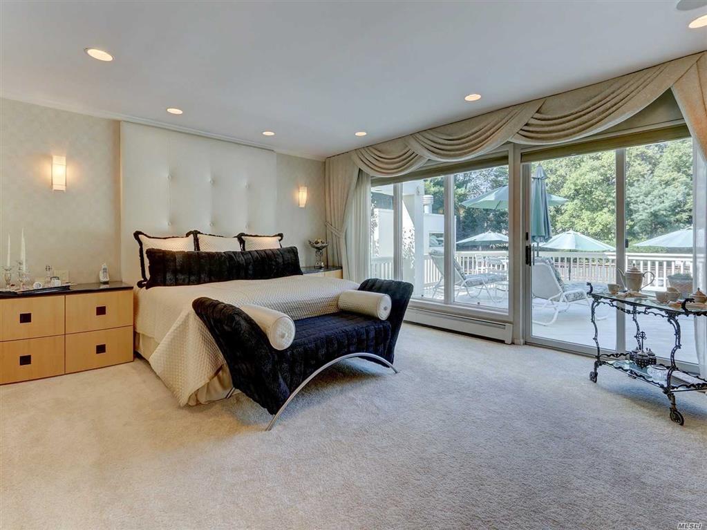 1250 Veeder Dr Hewlett Bay Park Hewlett Bay Park NY 11557