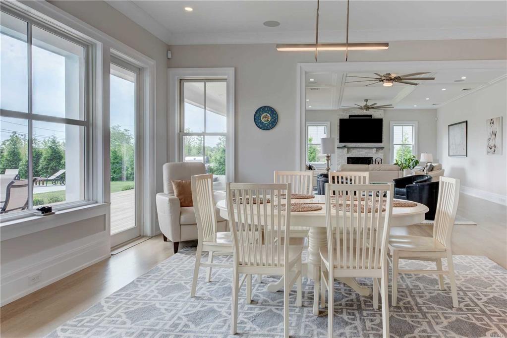16 Assups Neck Ln Quogue Quogue NY 11959