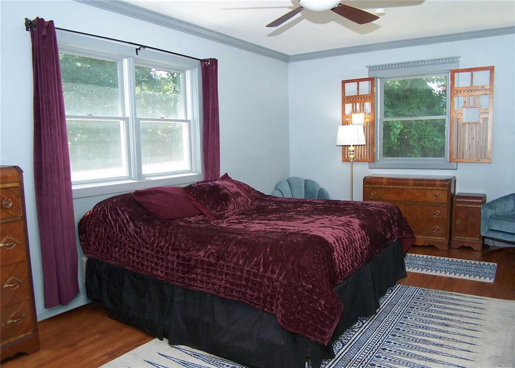8 Beech Ave Farmingville Farmingville NY 11738