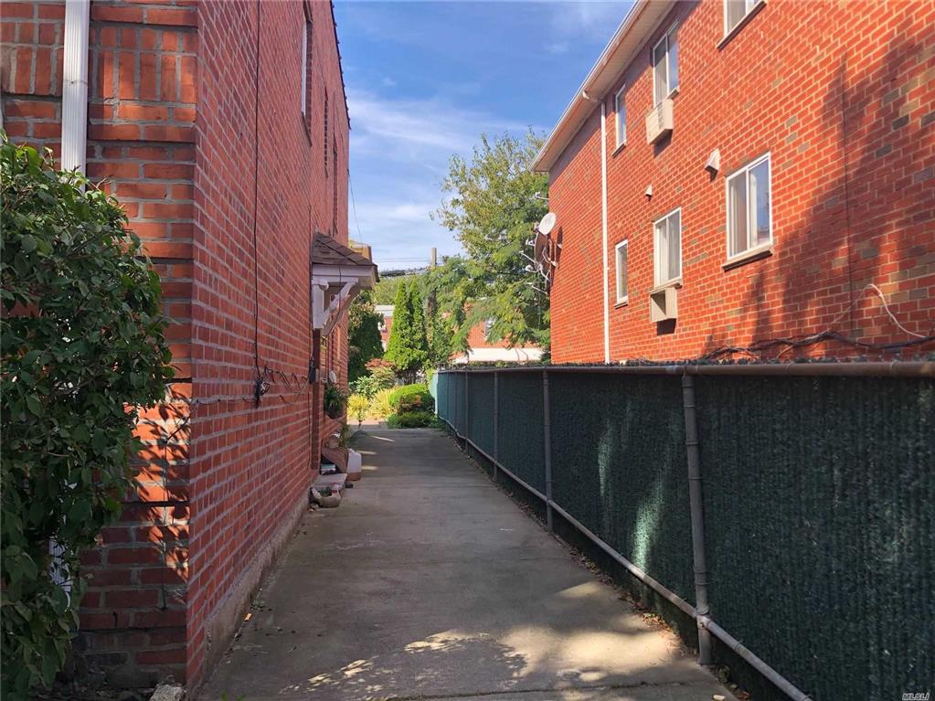 61-44 165th St Fresh Meadows Fresh Meadows NY 11365