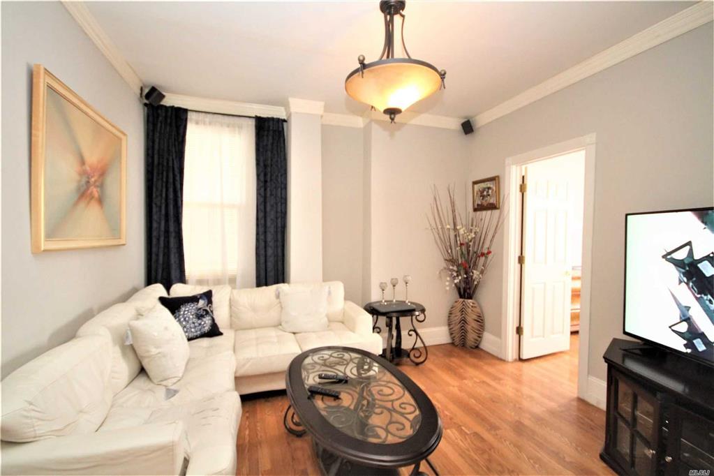 52-25 69th St Maspeth Maspeth NY 11378