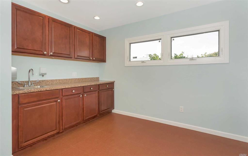 760 Wellwood Ave Lindenhurst Lindenhurst NY 11757