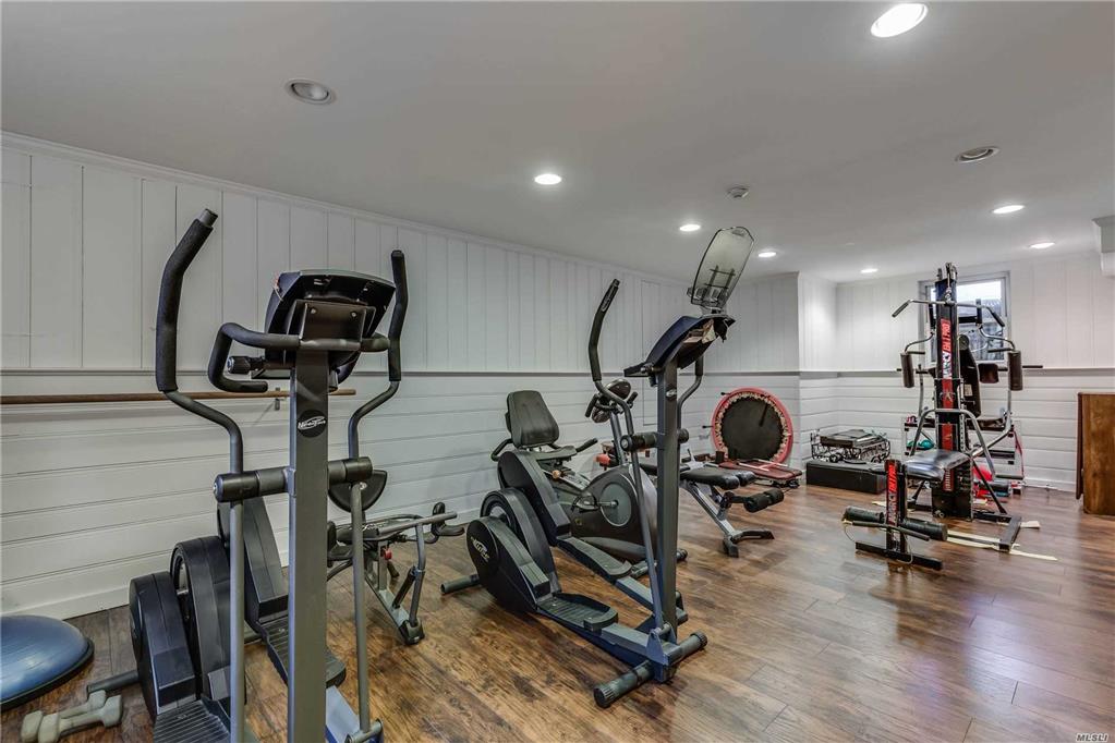 25 Hewlett Ln Port Washington Port Washington NY 11050