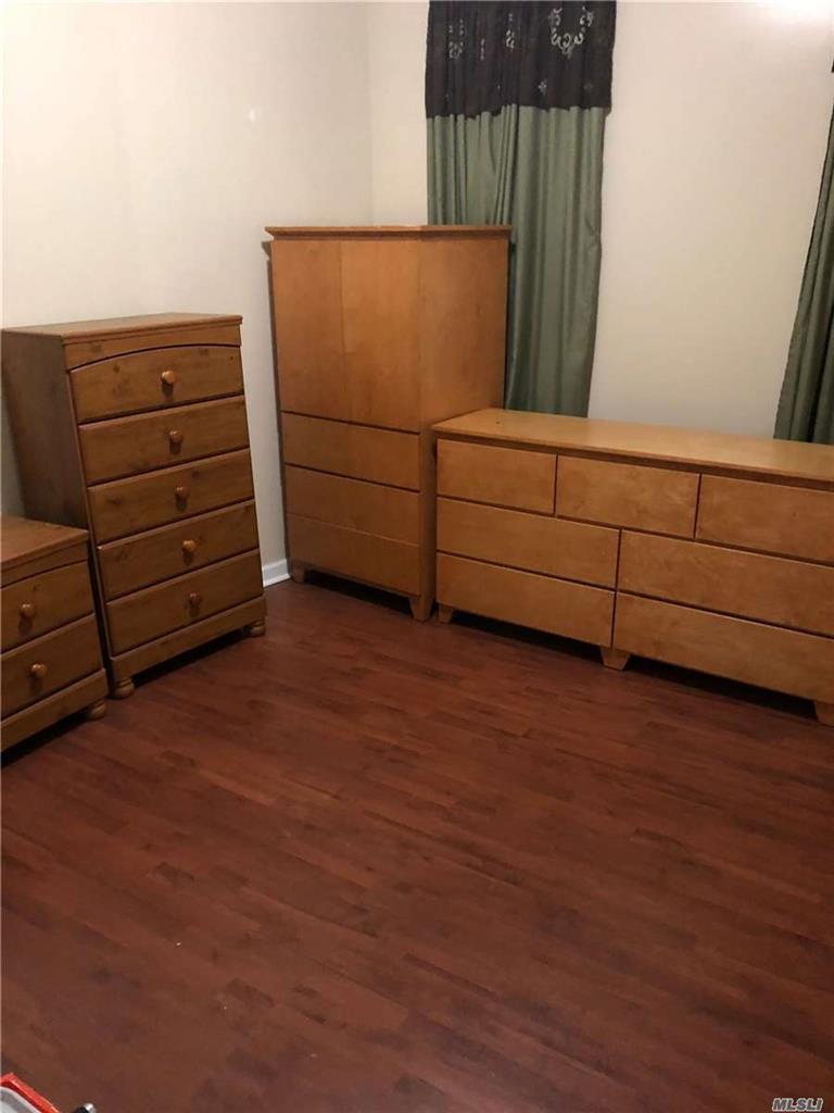 6424 Madison St Glendale Glendale NY 11385