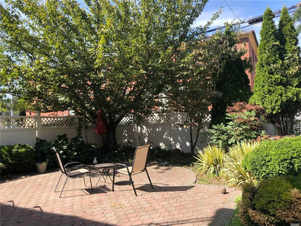 61-44 165th St Fresh Meadows Fresh Meadows NY 11365