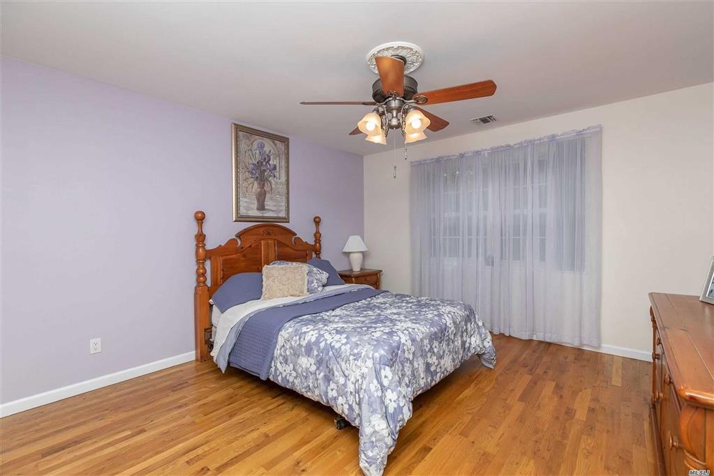 3 Hogan Ln Manorville Manorville NY 11949
