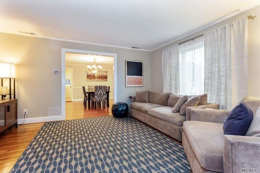 26 Salisbury Ave Stewart Manor Stewart Manor NY 11530