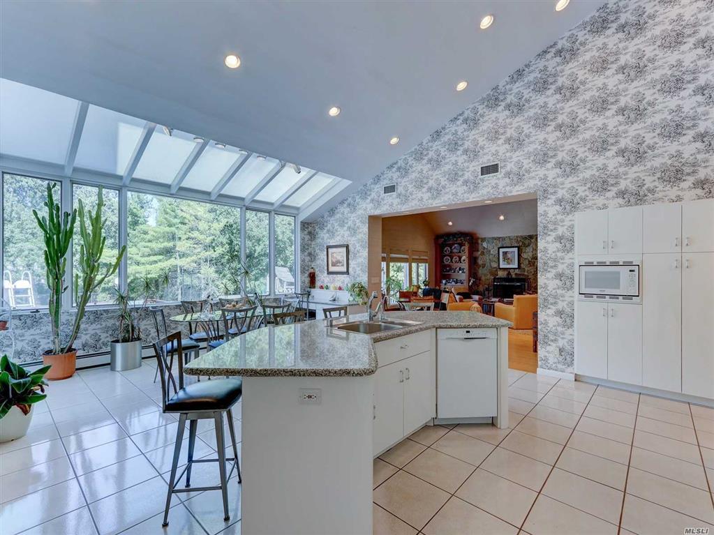 1250 Veeder Dr Hewlett Bay Park Hewlett Bay Park NY 11557
