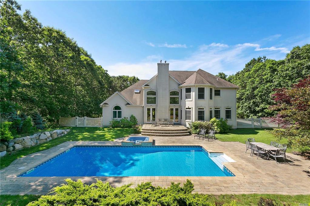 3 Clara Dr East Quogue E. Quogue NY 11942 R Hamptons