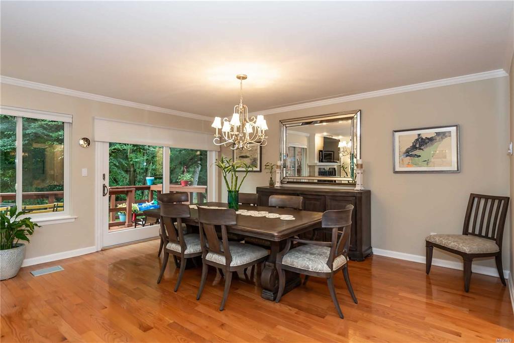 21 Cricket Club Dr Roslyn Roslyn NY 11576