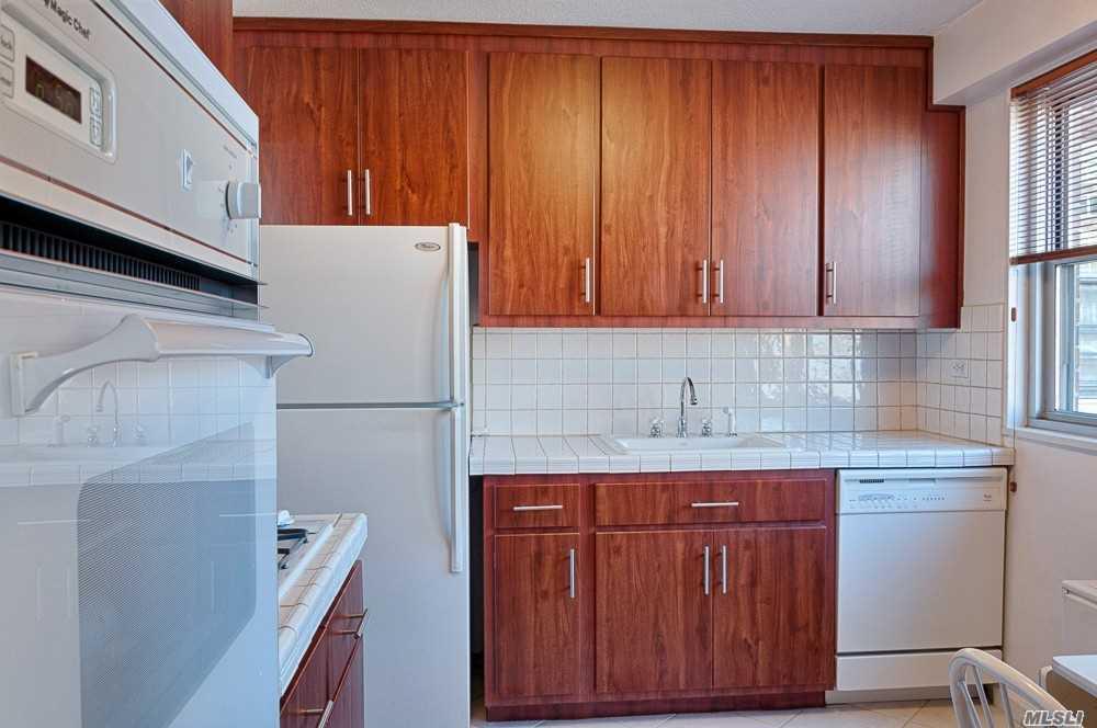 70-31 108 St Forest Hills Forest Hills NY 11375