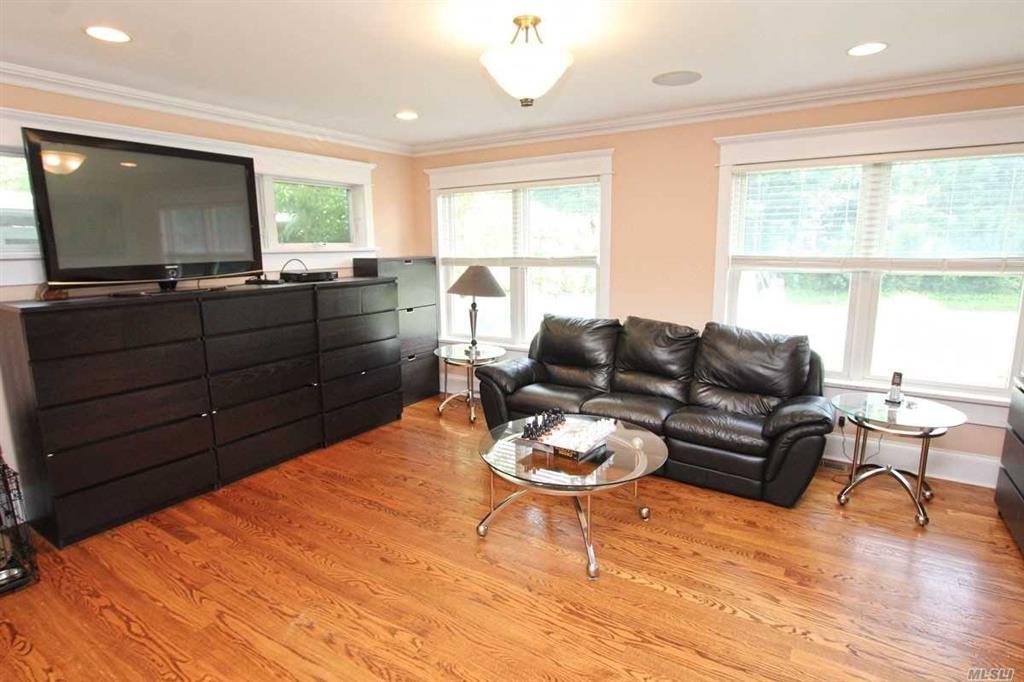 33 Rogers Ln Remsenburg Remsenburg NY 11960