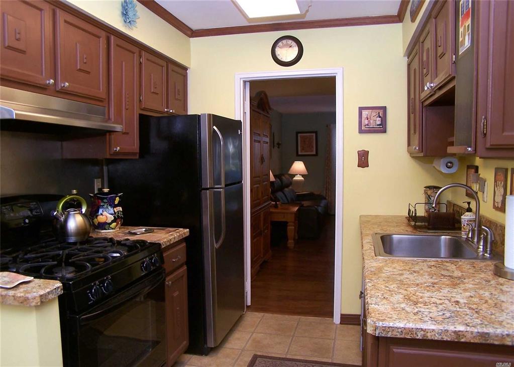 7 Glen Hollow Dr Holtsville Holtsville NY 11742