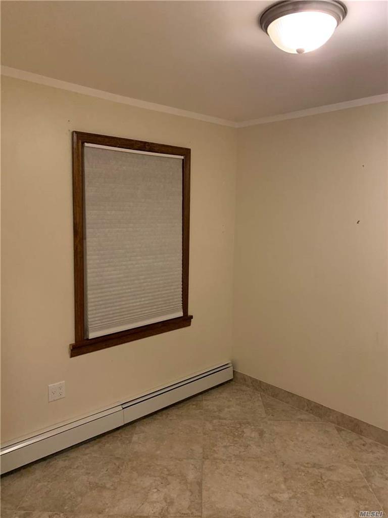 63-44 75th St Middle Village Middle Village NY 11379