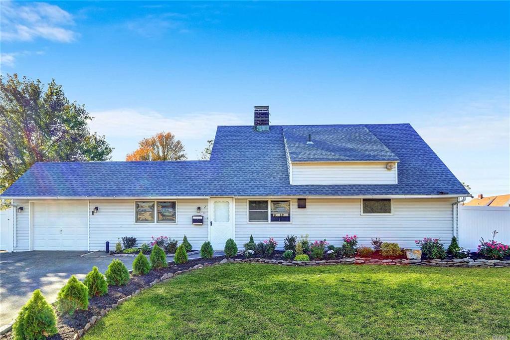 2 Rover Ln Hicksville Hicksville NY 11801