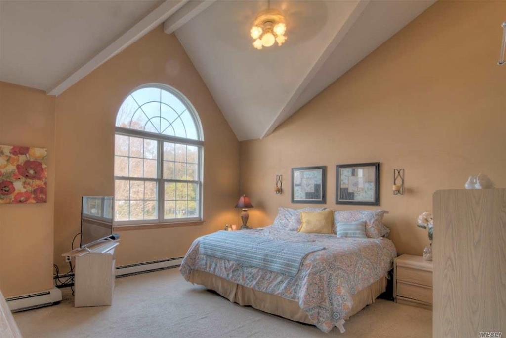 99 Tallmadge Trl Miller Place Miller Place NY 11764