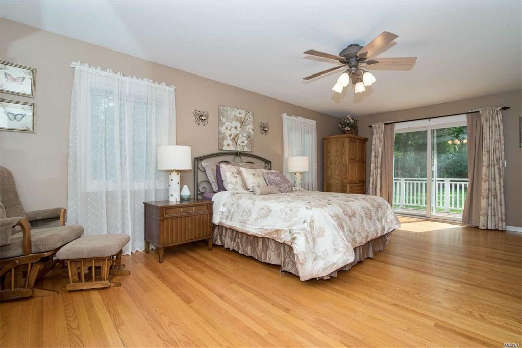 12 Beaverbrook Dr Brookhaven Brookhaven NY 11719 R Hamptons