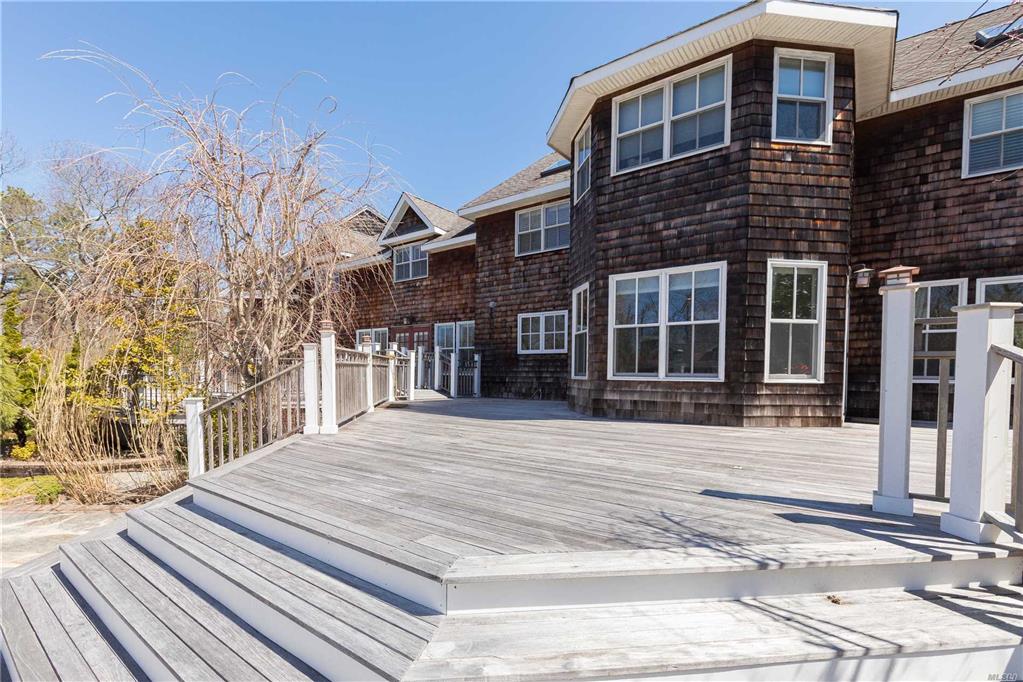 12 Red Creek Cir Hampton Bays Hampton Bays NY 11946 R Hamptons