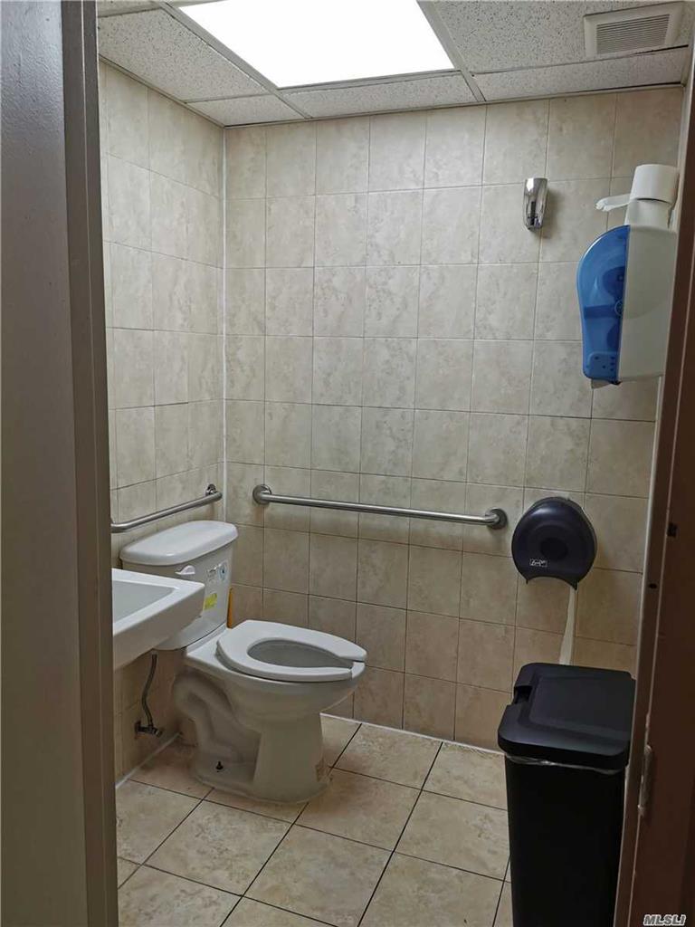 37-01 Main St Flushing Flushing NY 11354